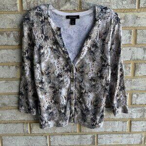 White House Black Market Animal Print 3/4 Sleeve V- Neck Sweater Women's Size M.